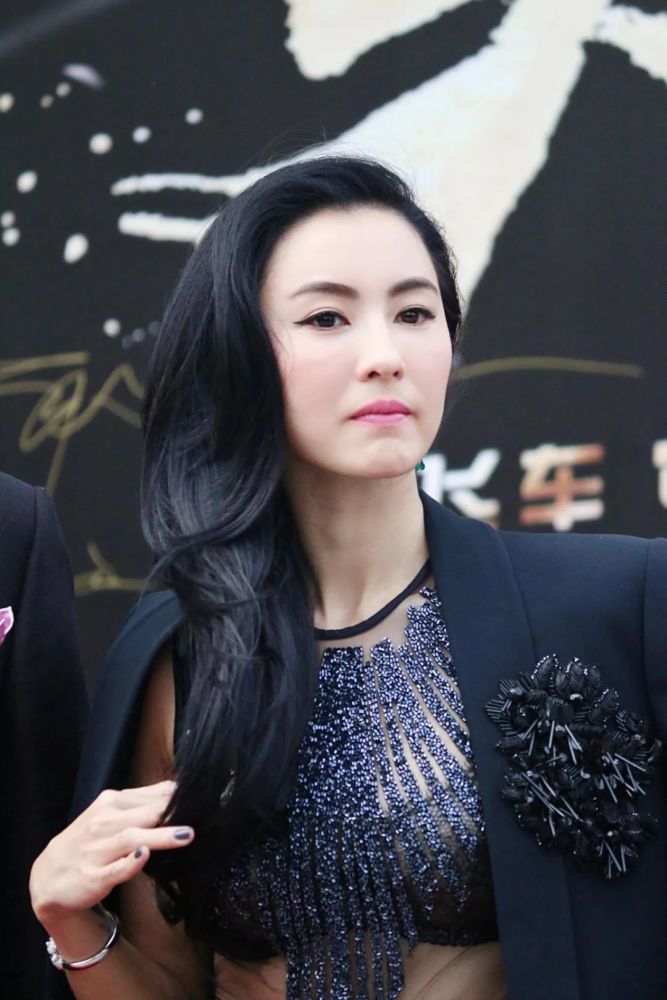 张柏芝巅峰时有11辆车,它们的颜色都不同,理由令人吃惊