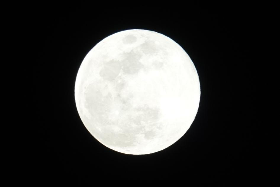 昨晚微信朋友圈被超级月亮刷屏火炬哥的高清视频你一定喜欢