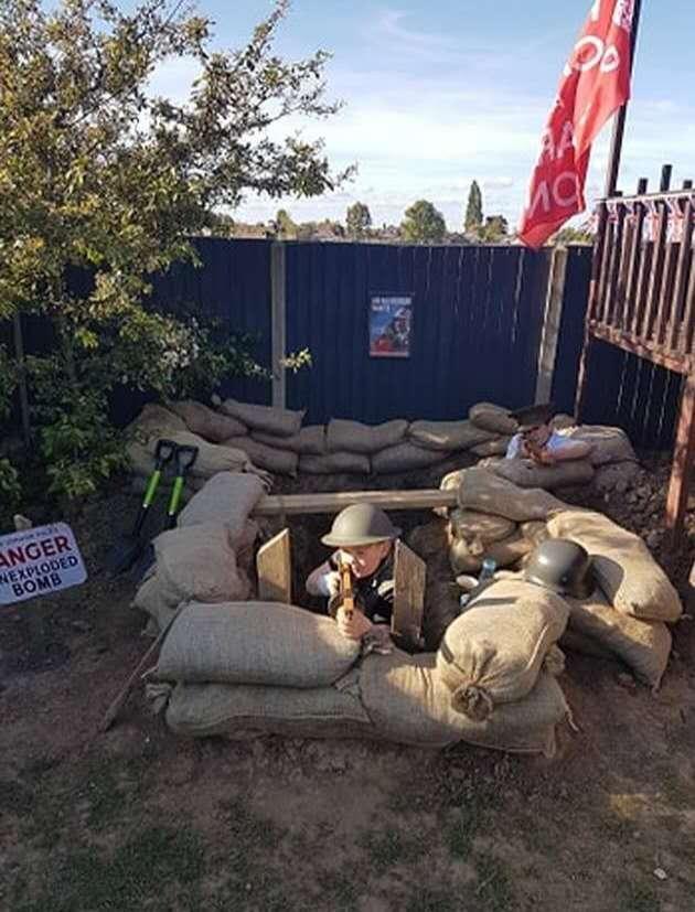 太有才美国9岁和11岁兄弟还原二战战壕设施齐全还可以打牌