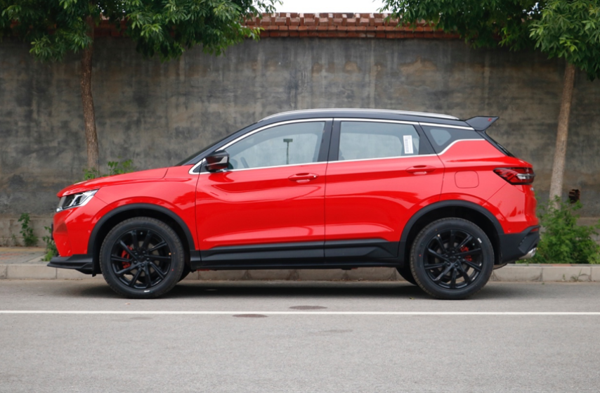 排气管比气缸数多,吉利新车黑尾翼红卡钳很威风!装给外人看?