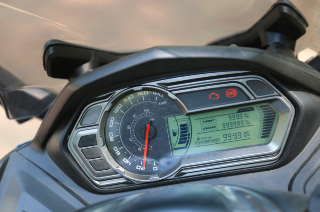 车评:少有的"沙发级"舒适享受,定位精准的新款赛科龙rt3走出了自己的