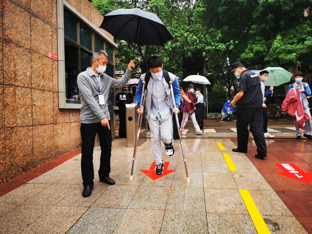 春风十里,不如校园有你!济南甸柳一中迎初三学子