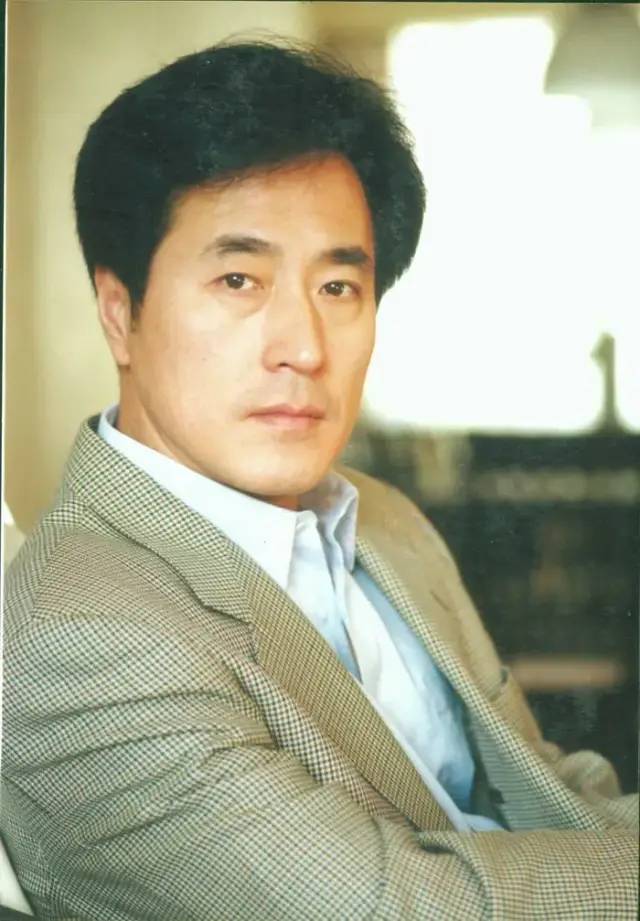 "贾志国"杨立新,与妻子结婚36年零绯闻,儿子是我们熟悉的他