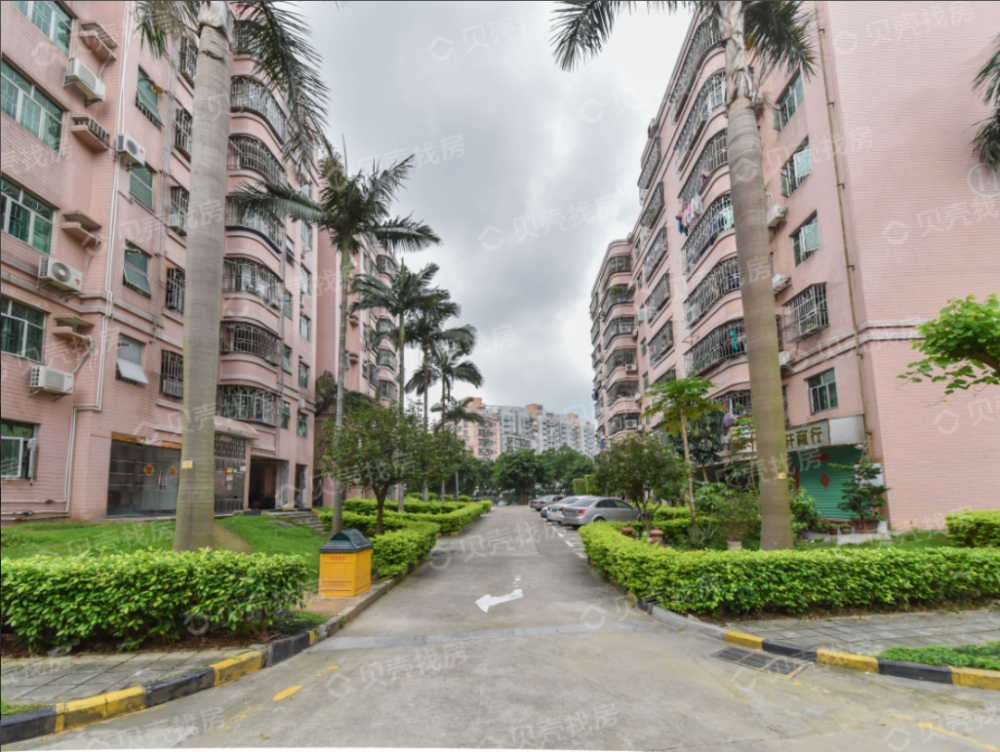 荣超花园环境倒是不错,我们也挺喜欢,去看房的时候卖家说他们住了很多