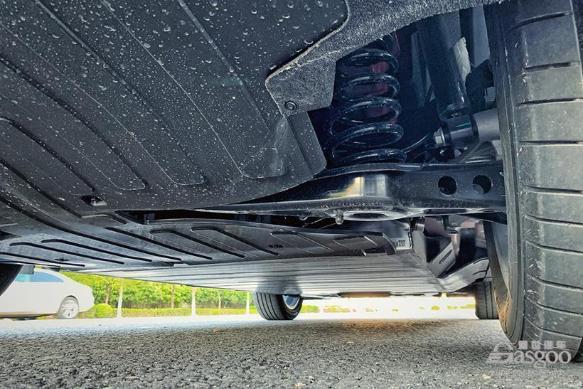 一款懂你的"极智"座驾,试驾哪吒u 520 u享版