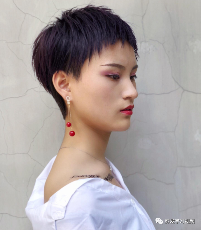 今年理发店最热剪豁了超短发