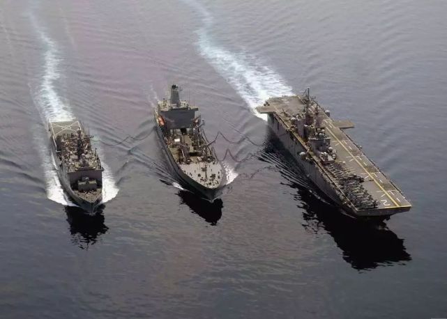 中东局势彻底升级,美国下达战争命令之际,伊朗11艘军舰率先动手