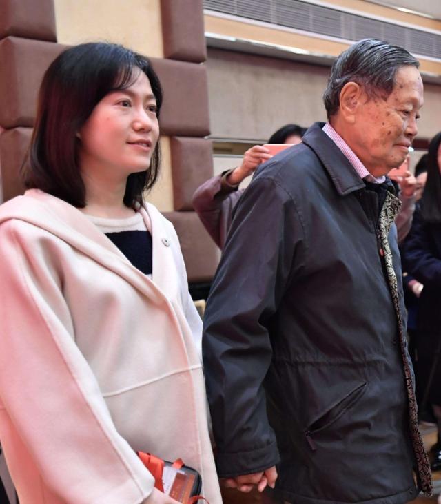 28岁翁帆嫁给82岁杨振宁真的什么都不图男方家人对女方赞赏