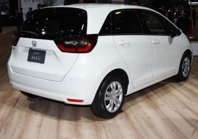 2020款本田"飞度"亮相,拉长加宽,5.1升油耗,放弃polo就等它