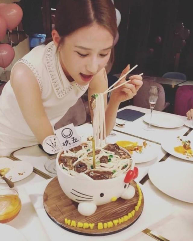 何超莲|面店亏百万收摊后，何超莲晒美照营业，欲推78一碗平价面东山再起