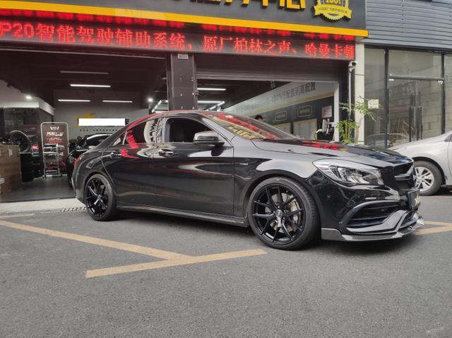 奔驰cla45改黑武士,轮毂中网碳纤风刀