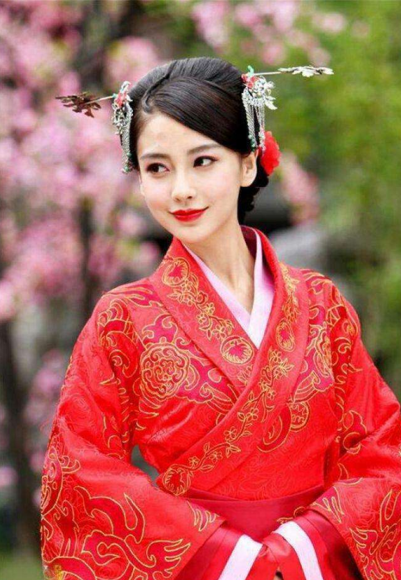 当女星穿汉服赵丽颖热巴唯美郑爽端庄看到杨颖想不红都难