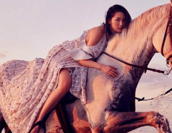 有种"小脚"叫李沁,被公主抱后,脚趾头都在用力