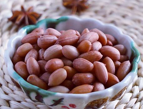 水煮花生米 需要事先泡水吗 做对了 花生米绵软入味不发面 花生米 水煮花生米 发面 煮花生米 胡萝卜 水煮