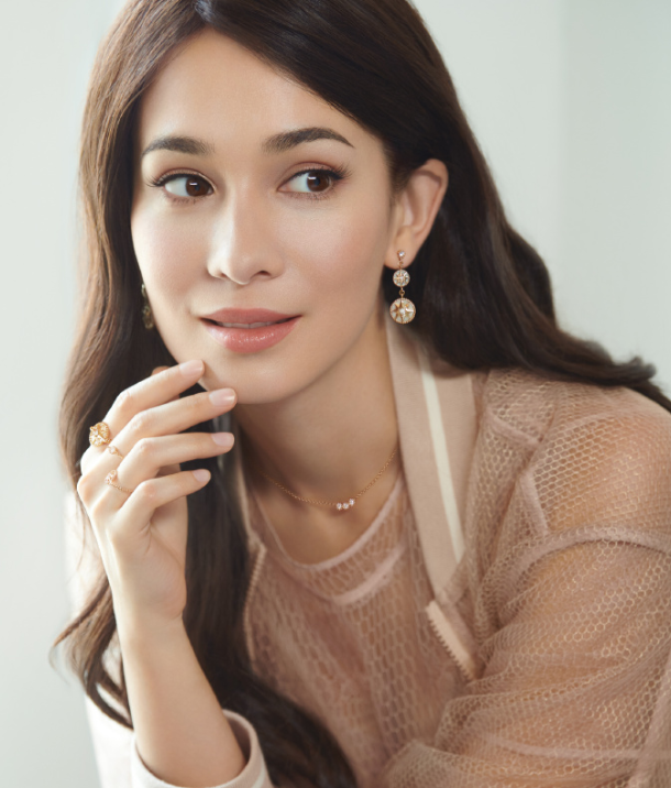 韩庚晒夫妻合照,卢靖姗罕见长发出镜,深情告白:浪漫的日子有你才明媚