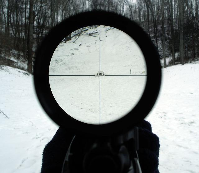 给你一把狙击枪你能够狙到人吗?别想多了,你连瞄准镜都不会看!