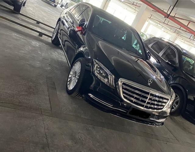 92万买到入门级奔驰s350l,油站小哥来加油,车主善举暖了他的心