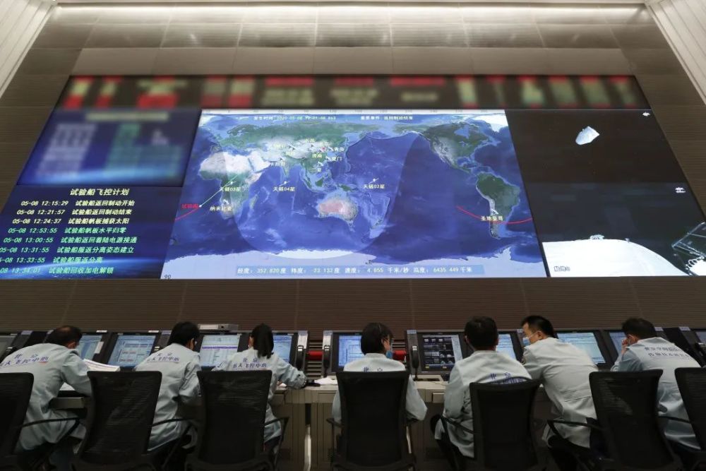 遨游天宇凯歌还北京航天飞行控制中心操控新一代载人飞船试验船返回