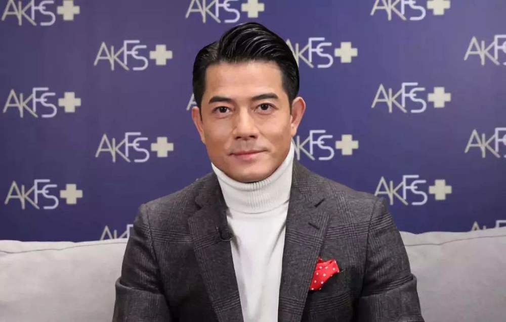 郭富城|郭富城罕见现身，开豪车做按摩，小22岁娇妻却只能地铁上班？