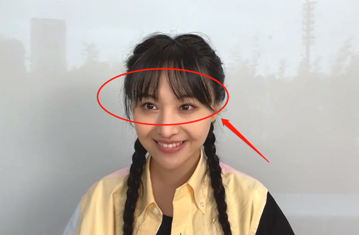 28岁郑爽录制新节目,后期不开美颜滤镜,这黑眼圈是认真的吗?