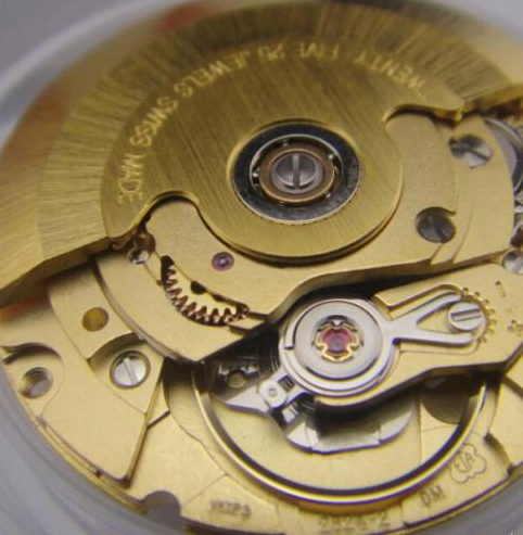 你入手的入门表款机芯是经典实用的28242还是28242的改造款