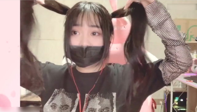 一条小团团终于摘下口罩露出整张脸跳舞颜值比想象中高太多了