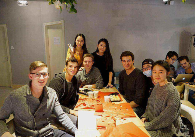 该不该送中小学生去美国留学 同是留学生的杨振宁 告诉你答案 美国留学 中小学生 杨振宁 留学生