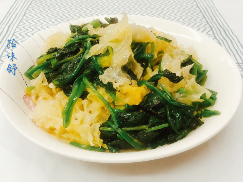 4,银耳炒菠菜