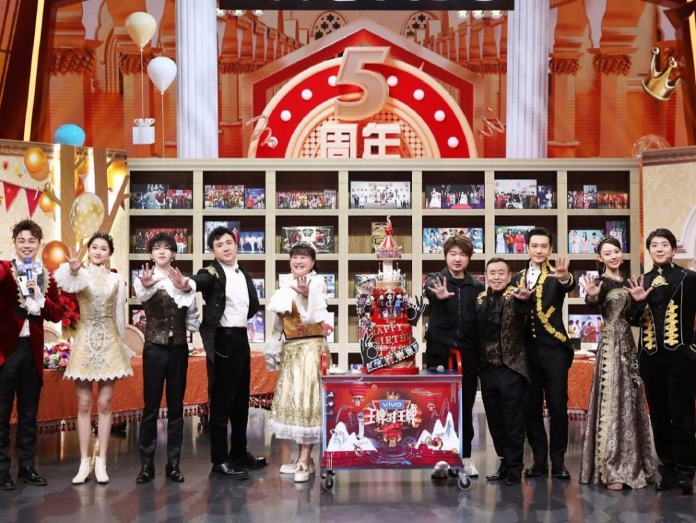 王牌对王牌收官关晓彤晒五人合照回忆满满他却略显低调