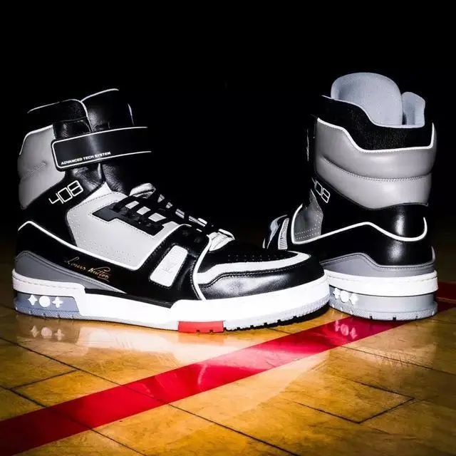 lv发光鞋正式推出限量三百双led效果土味十足