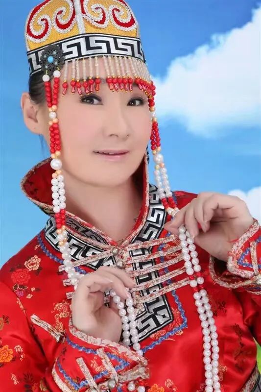 乌兰,艺名何乌兰,蒙古族,女中音原创歌手,作曲.