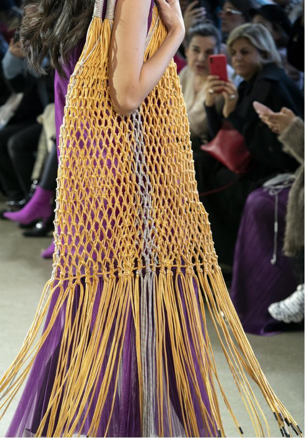 嫌弃衣服款式太单调加点流苏更有仙气秦海璐也pick