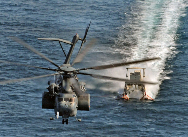 国产两栖攻击舰下水,急需这款特种直升机!比垂直起降战机更迫切