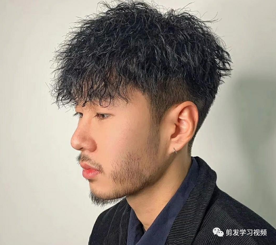 2020夏季最新男士发型30款