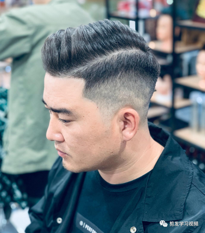 2020夏季最新男士发型30款