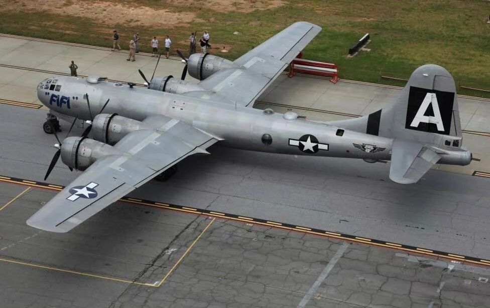 亚洲唯一超级空中堡垒:一共12架,新中国第一款重型战略轰炸机!