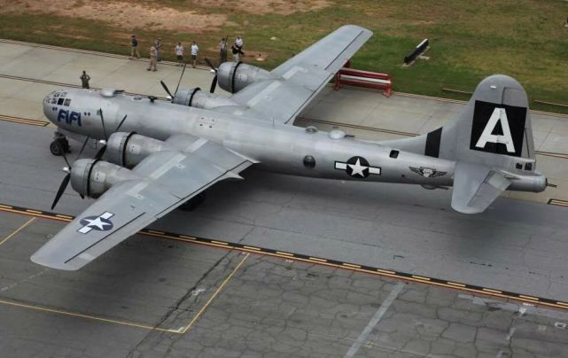 亚洲唯一超级空中堡垒:一共12架,新中国第一款重型战略轰炸机!