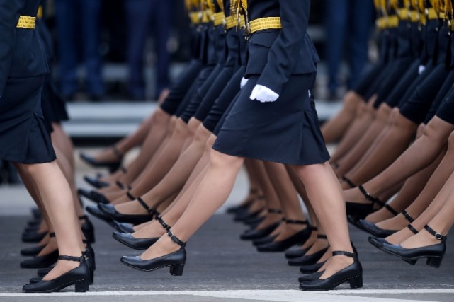 白俄罗斯纪念卫国战争胜利75周年现场一组威武秀美女兵照片