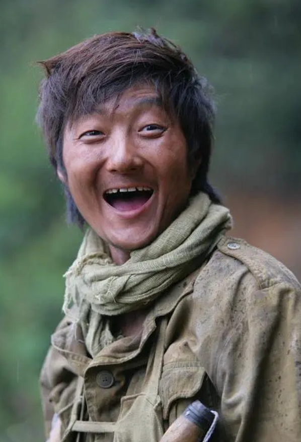 王大治与董洁分手后事业红火,演多部电影还当导演,9年一点没老