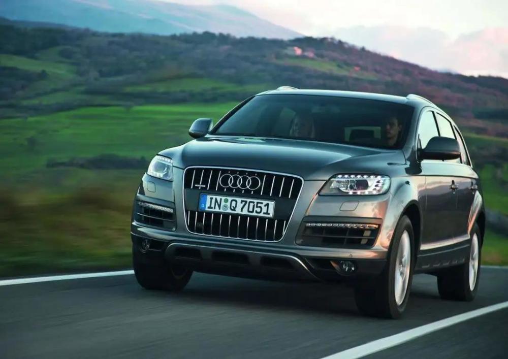 定价与宝马x5相近,中期改款的奥迪q7胜算几何?