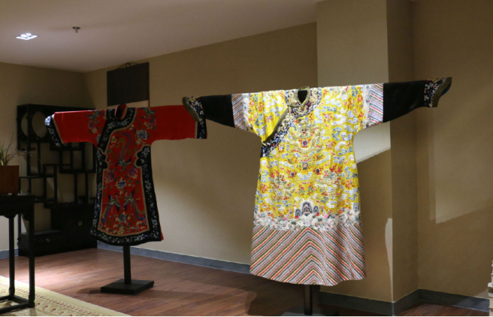 丝绸的主要构成是蚕丝,这种天然的纤维凝集了古代人们的养殖和制作的