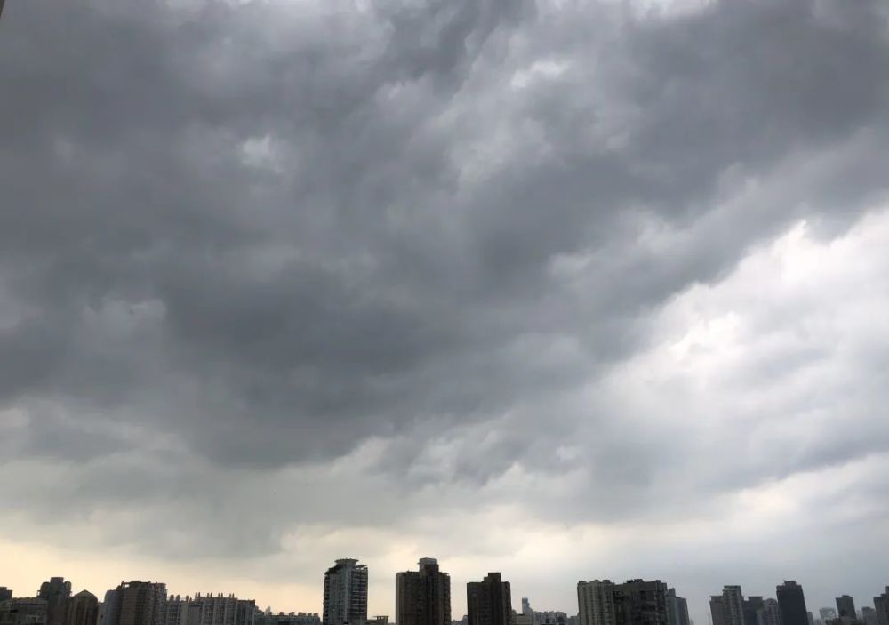 要变天了!雷电 暴雨 冰雹,厦门气象台连发三个预警…_腾讯新闻