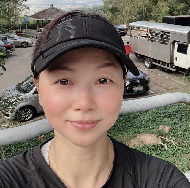 53岁刘玉翠素颜近照曝光!患情绪病致内分泌失调,恋爱20年仍未婚