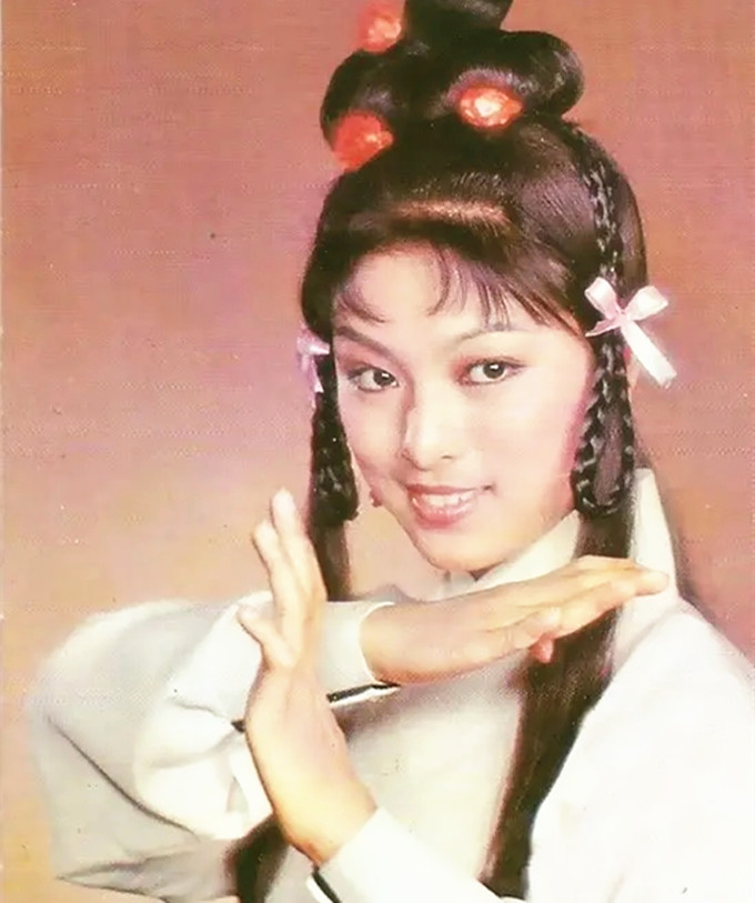 雪梨为女儿庆祝32岁生日,与大10岁姐姐米雪同框,却比对方更显老