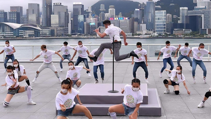 方媛|32岁方媛晒麻花辫造型，美颜后皮肤光滑似婴儿，去掉滤镜认不出