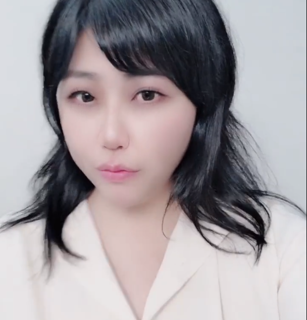 乔碧萝发文诉苦之前那露脸是个意外礼物打赏没拿到一分钱