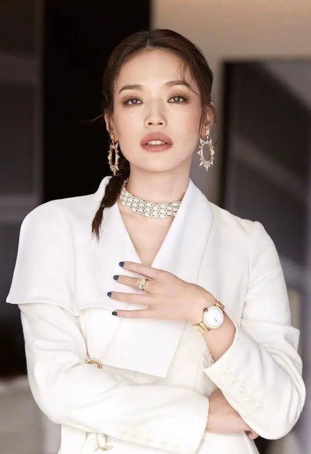 44岁大嘴女神舒淇越来越时尚和魅力不靠颜值和身材而是这点