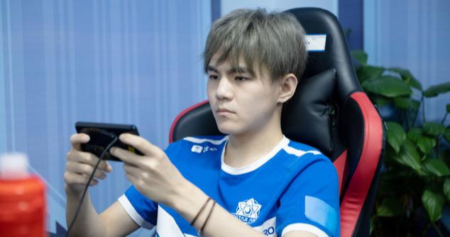 estar无心再次换位置真成了一块砖诺言频繁被抓状态成谜