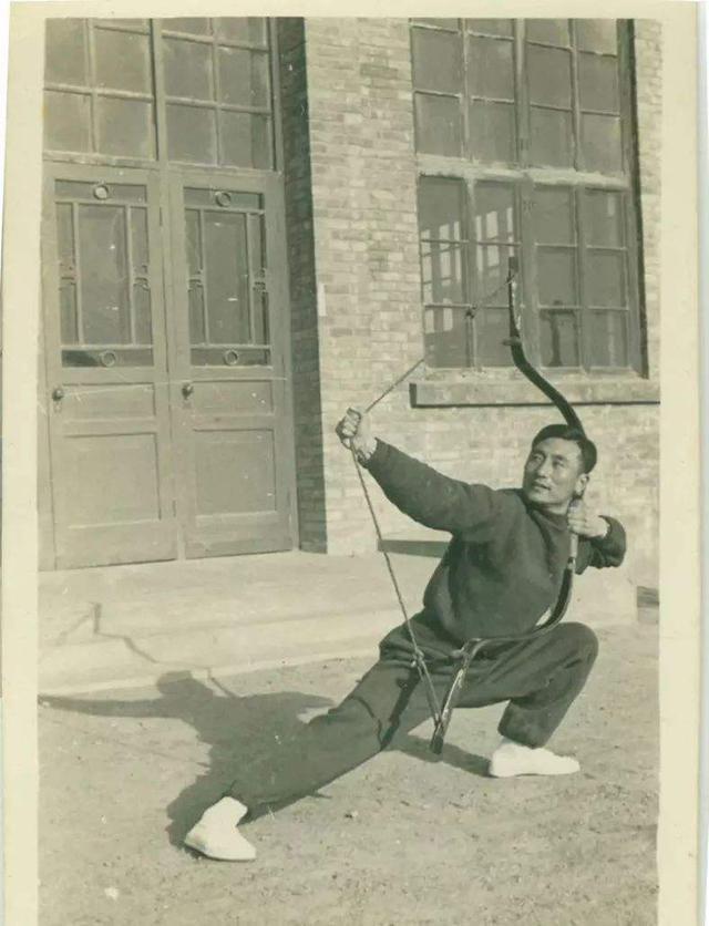 武术宗师蔡龙云14岁代表中国与外方对战李小龙都把他当成偶像