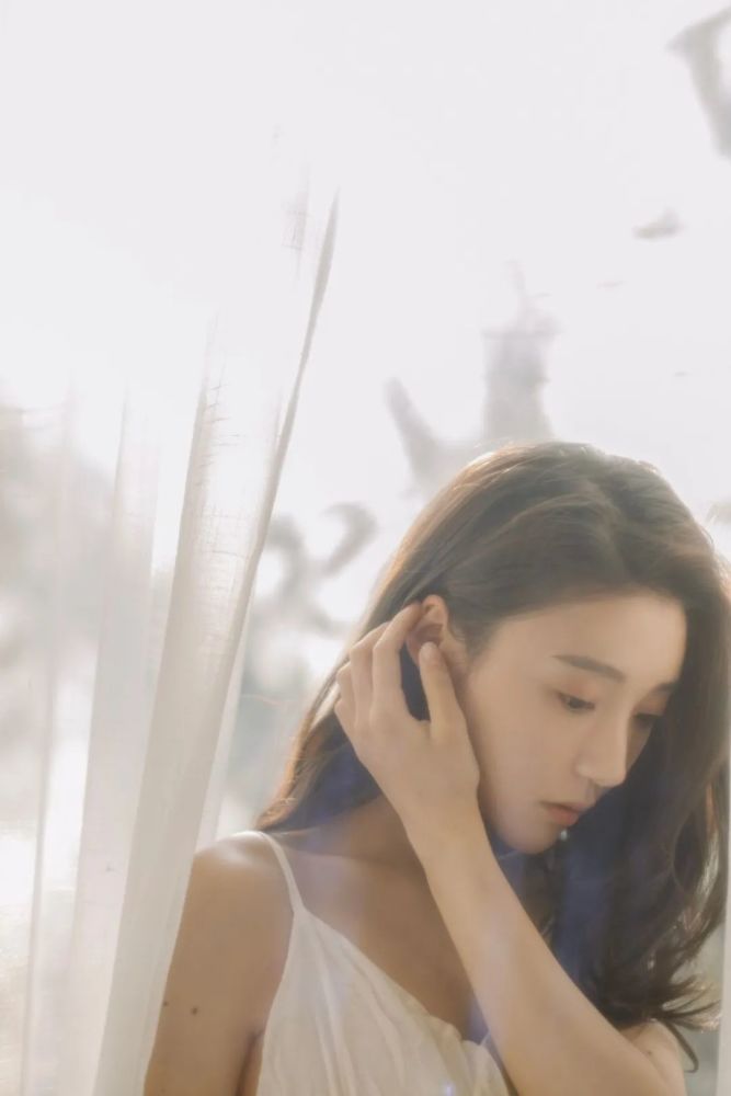 从大二时期参演《太子妃升职记》里心机深沉的赵王妃江映月正式进入